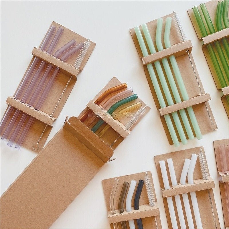 Színes üvegszívószálak